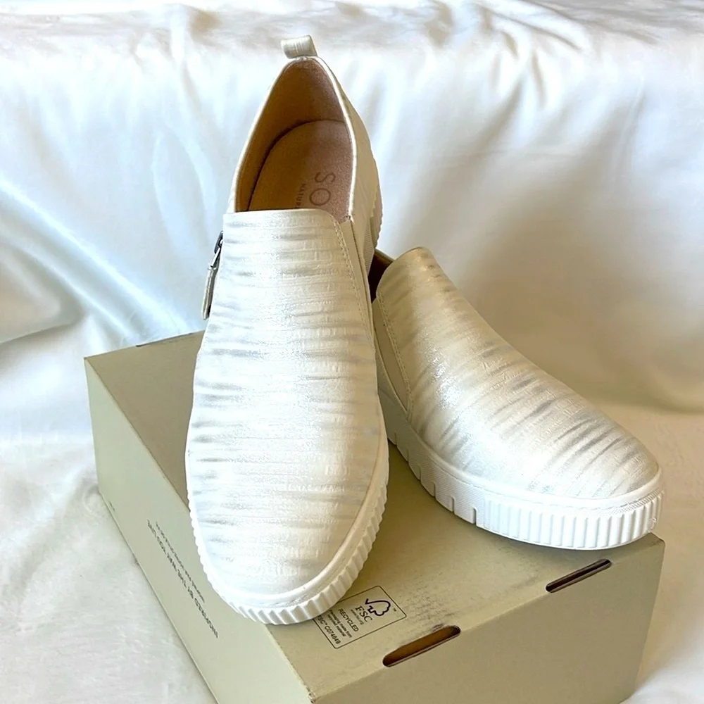 SOUL Naturalizer Slip-On White Metallic Sneakers Sz 10